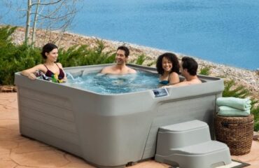 4 Person Hot Tubs: Buyer’s Guide